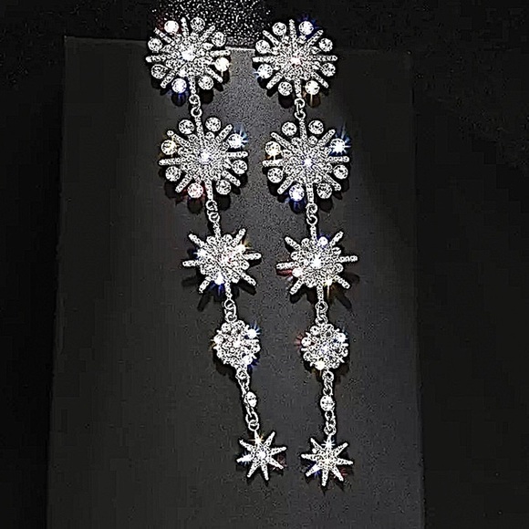 NORTH STAR RHINESTONE DROP EARRINGS - Picture 2 of 7